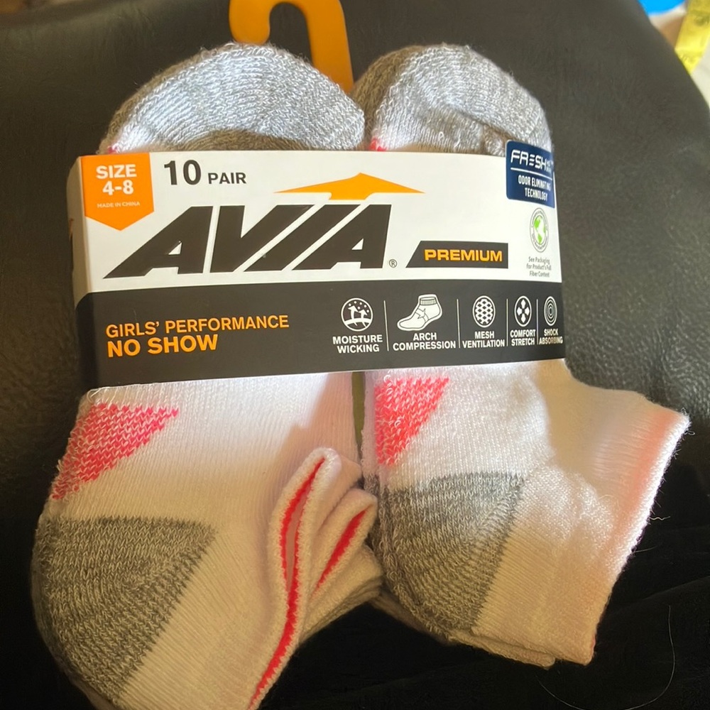 NEW/PACKAGE Avia Gray and Pink Athletic Socks Pack